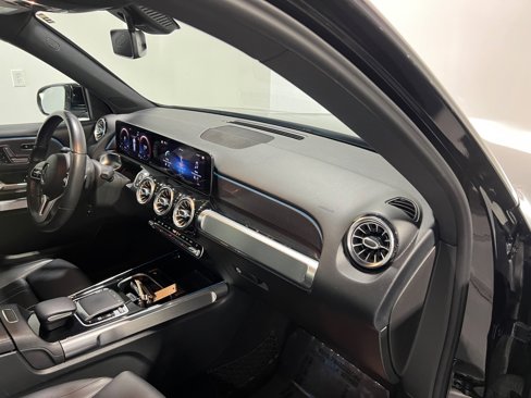 Used 2020 Mercedes-Benz GLB 250 4MATIC image 46