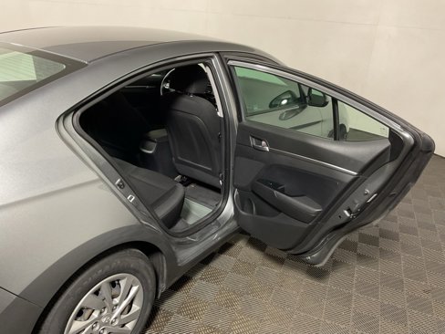 Used 2019 Hyundai Elantra SE w/ Cargo Package image 30