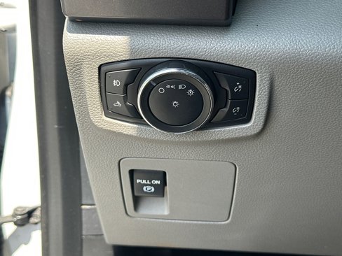 Used 2015 Ford F150 XLT image 30