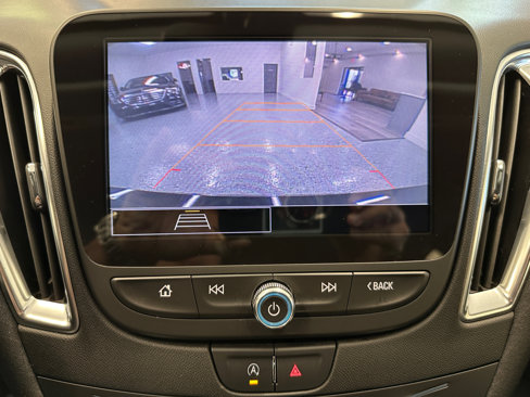 Used 2021 Chevrolet Malibu LT image 36