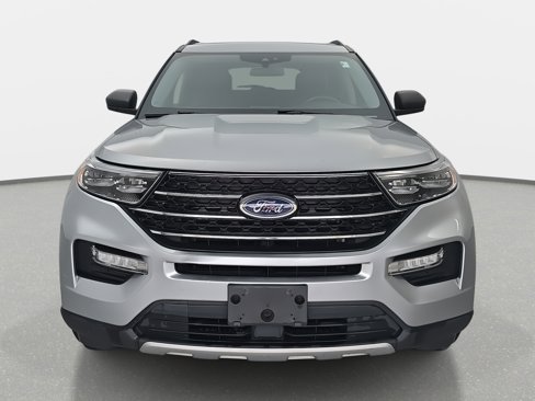 Used 2020 Ford Explorer XLT w/ Equipment Group 202A image 2