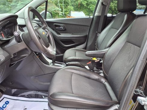 Certified 2022 Chevrolet Trax LT w/ LT Convenience Package image 12