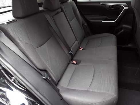 Used 2021 Toyota RAV4 LE image 31
