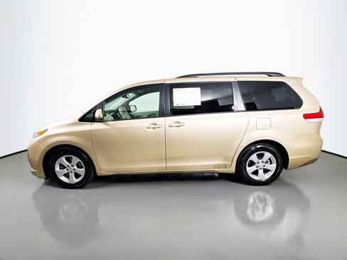 Used 2012 Toyota Sienna LE image 4