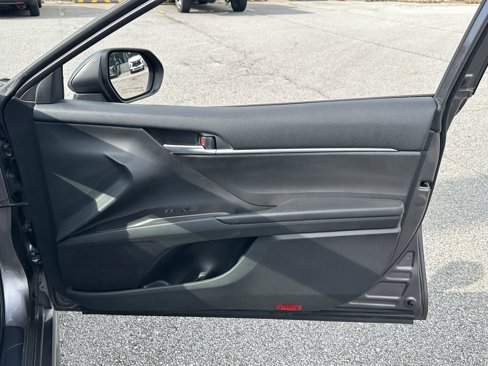 Used 2023 Toyota Camry SE image 14