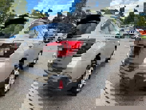 Used 2019 Subaru Outback 2.5i Premium image 7