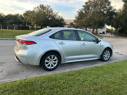 Used 2022 Toyota Corolla LE image 5