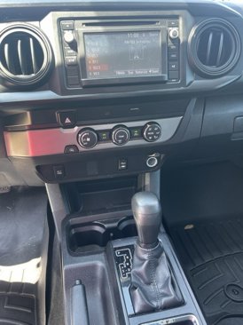 Used 2019 Toyota Tacoma SR image 9