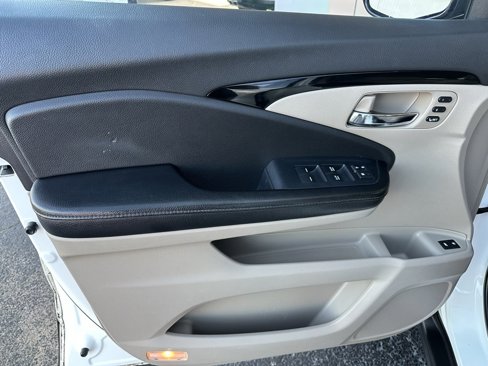 Used 2016 Honda Pilot Touring image 12