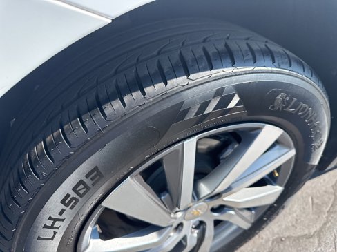 Used 2023 Chevrolet Equinox Premier image 6