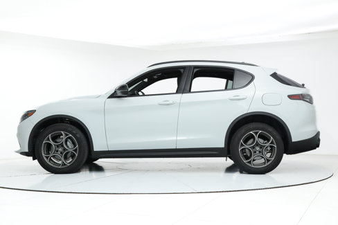 New 2025 Alfa Romeo Stelvio Sprint image 2