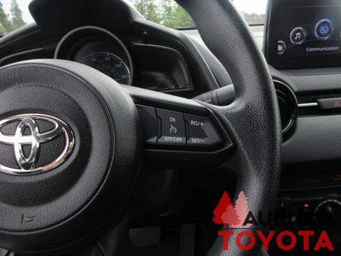 Used 2019 Toyota Yaris L image 13