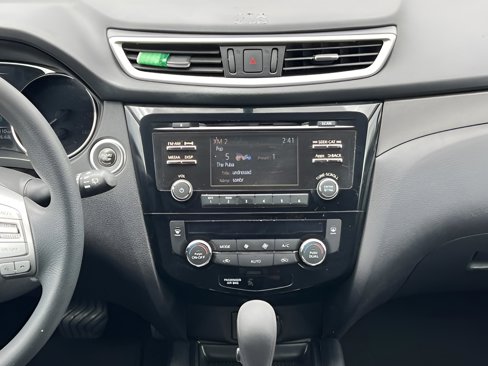 Used 2016 Nissan Rogue SV image 16