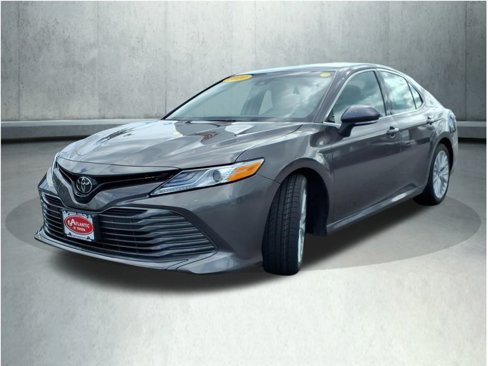 Used 2020 Toyota Camry XLE image 3