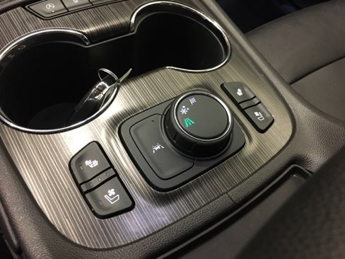 Used 2021 GMC Acadia SLT w/ Premium Package image 25
