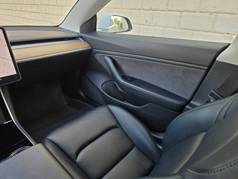 Used 2020 Tesla Model 3 Performance image 23