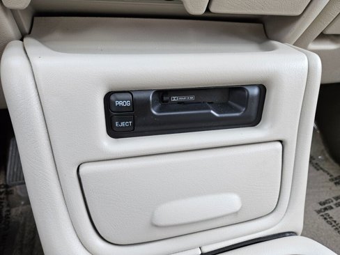 Used 2002 Chevrolet Suburban LT image 24