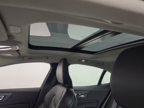Certified 2025 Volvo S60 B5 Core image 19