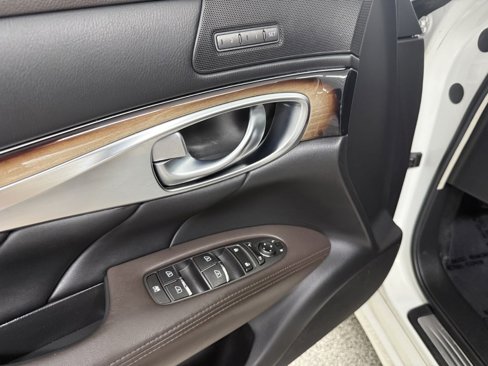 Used 2011 INFINITI M56 x w/ Deluxe Touring Pkg image 26