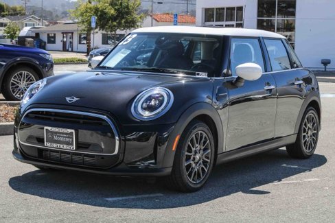Used 2023 MINI Cooper 4-Door Hardtop image 3