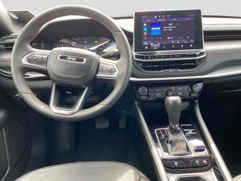 Used 2024 Jeep Compass Trailhawk image 13