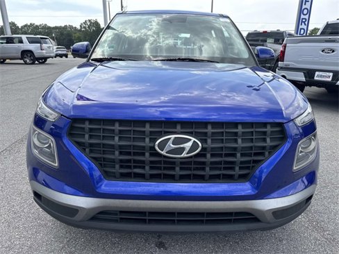 Used 2023 Hyundai Venue SE image 2