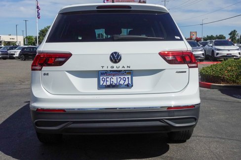 Used 2024 Volkswagen Tiguan SE w/ Panoramic Sunroof Package image 7