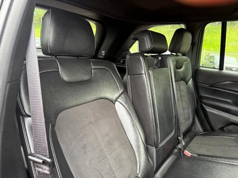Used 2023 Jeep Grand Cherokee Altitude image 23