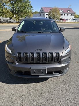 Used 2018 Jeep Cherokee Latitude w/ Altitude Package image 5