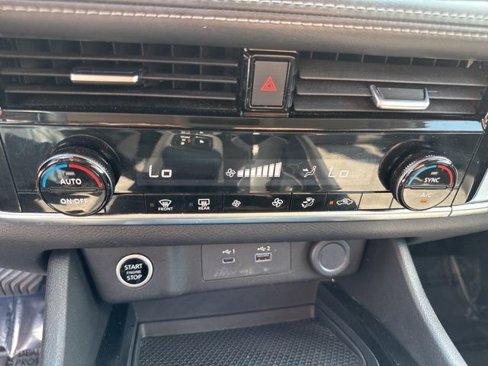Used 2022 Nissan Rogue SV image 27
