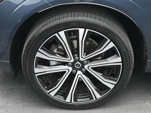 Certified 2023 Volvo XC60 B5 Ultimate w/ Climate Package image 9