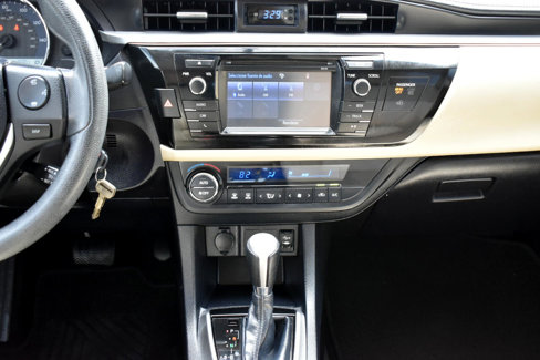 Used 2015 Toyota Corolla LE image 19