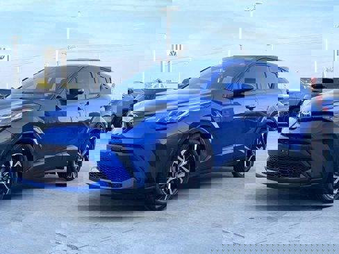 Used 2021 Toyota C-HR XLE image 3