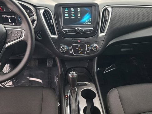 Used 2018 Chevrolet Malibu LS image 13