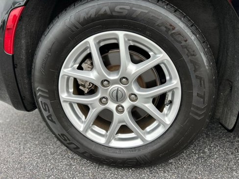 Used 2023 Chrysler Pacifica Touring-L image 13