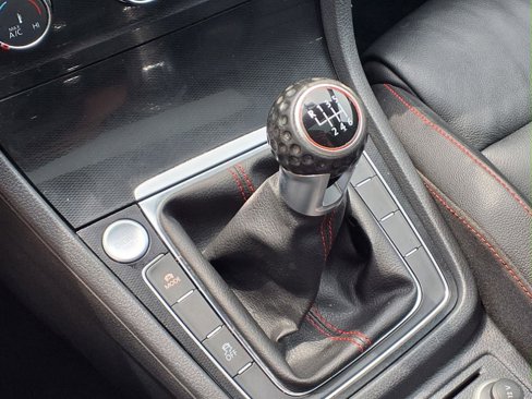 Used 2015 Volkswagen GTI SE image 18