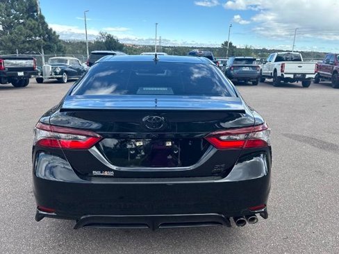 Used 2022 Toyota Camry SE image 6