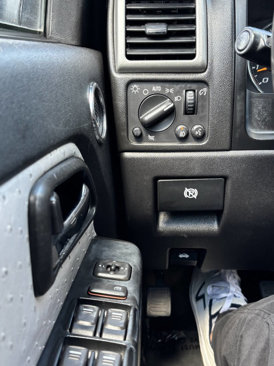 Used 2011 GMC Canyon SLE image 23