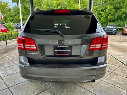 Used 2018 Dodge Journey SE image 3