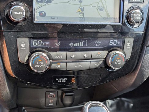 Used 2017 Nissan Rogue SV w/ SV Premium Package image 27