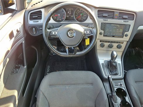 Used 2017 Volkswagen Golf S image 11