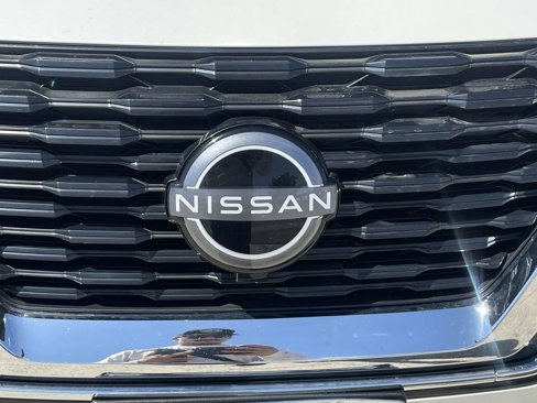 Used 2023 Nissan Rogue SV image 30