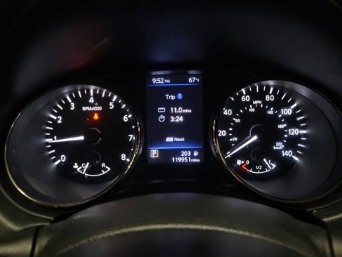 Used 2018 Nissan Rogue S image 23