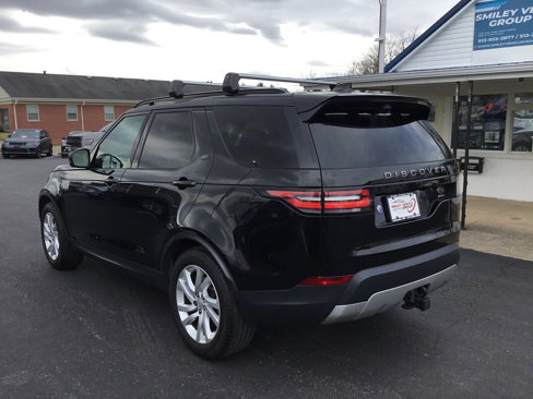 Used 2017 Land Rover Discovery HSE image 3