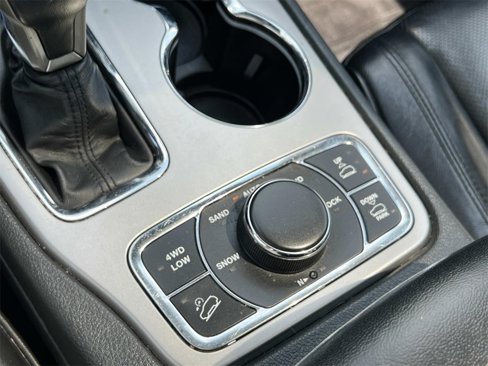 Used 2018 Jeep Grand Cherokee Overland image 21