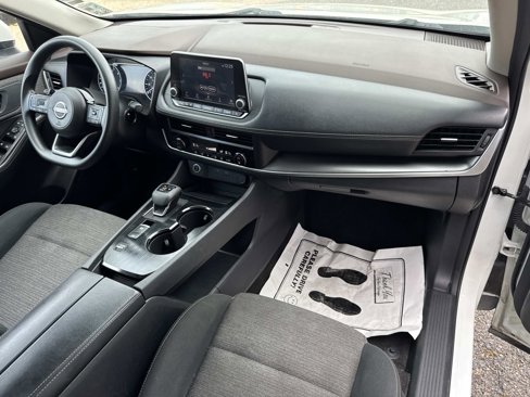 Used 2023 Nissan Rogue SV image 12