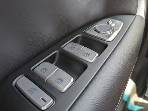 Certified 2025 Genesis G70 2.5T image 17