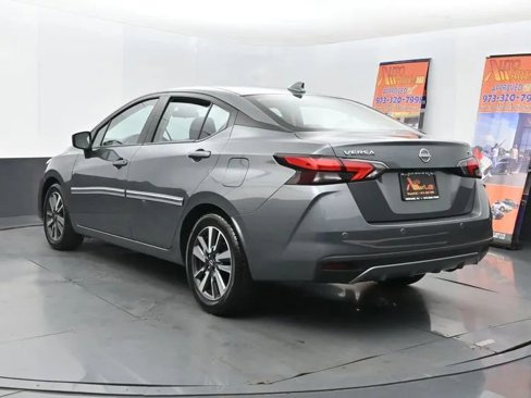 Used 2024 Nissan Versa SV image 9