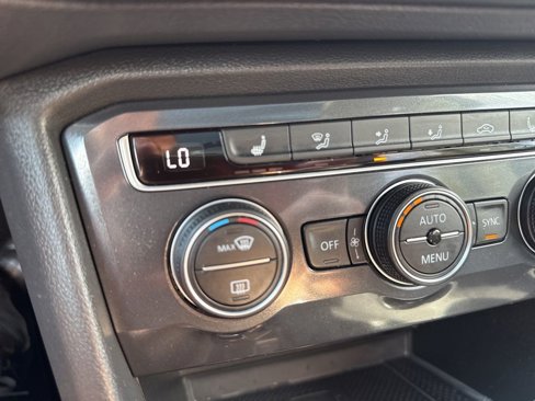 Used 2020 Volkswagen Tiguan SE w/ Panoramic Sunroof Package image 30