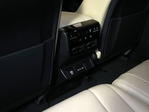 Used 2025 Acura MDX w/ Technology Package image 16